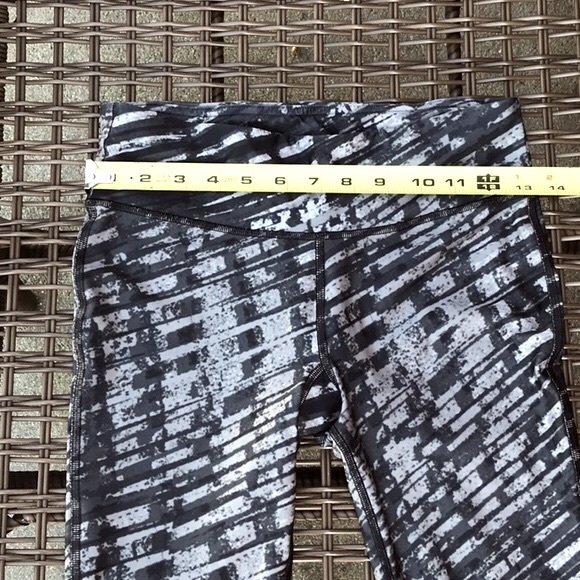 Under Armour Compression Heat Gear Athletic Capri Pants - Picture 7 of 8